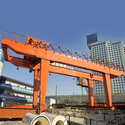 ลิฟท์เดินทางที่เหนื่อยล้าคอนเทนเนอร์โครงสำหรับตั้งสิ่งของเครน 50HZ RTG ยาง