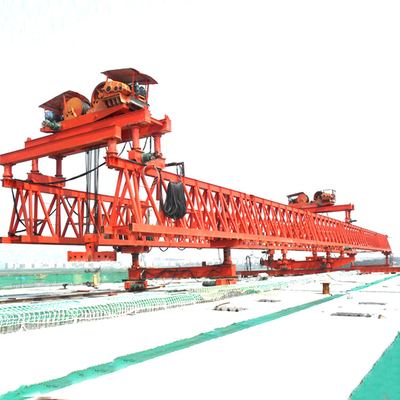 คานสะพานข้ามแม่น้ำที่มีประสิทธิภาพสูงเปิดตัวเครนโครงสำหรับตั้งสิ่งของ