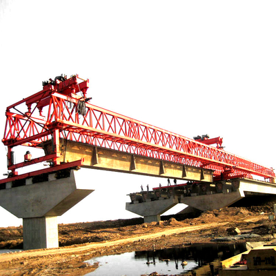 คานสะพานข้ามแม่น้ำที่มีประสิทธิภาพสูงเปิดตัวเครนโครงสำหรับตั้งสิ่งของ