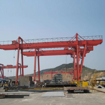 คลังสินค้าเครนโครงสำหรับตั้งสิ่งของสำหรับงานหนักแบบกำหนดเอง 550KN 40M / นาที