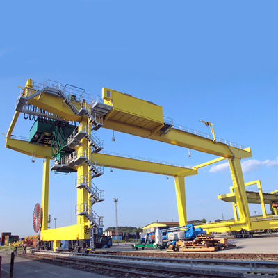 Double Girder Gantry Pedestal Container Crane 20T กำลังโหลด
